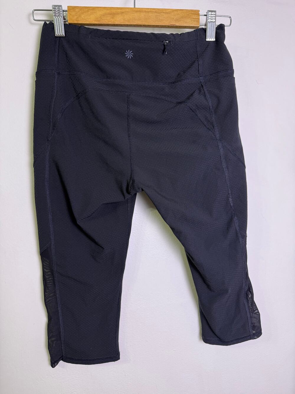 Athleta Black Cropped Leggings Capri Zip Pocket Athletic Yoga Pants Mesh Side S
